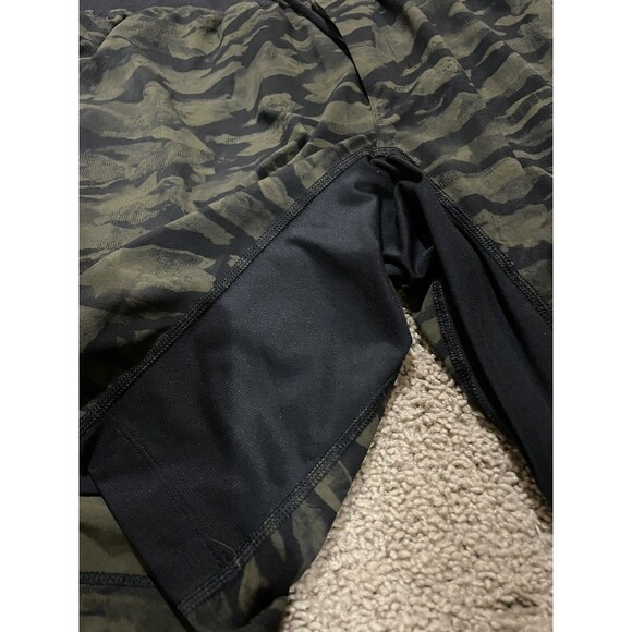 Men's Lululemon T.H.E short with built-ins M Medium camouflage olive green/black - Picture 2 of 12